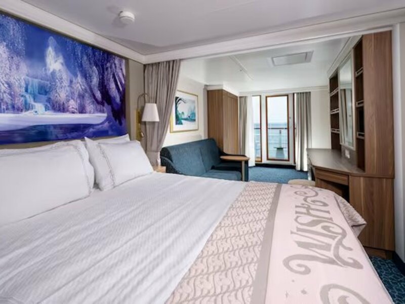 Deluxe Family Oceanview Stateroom with Verandah